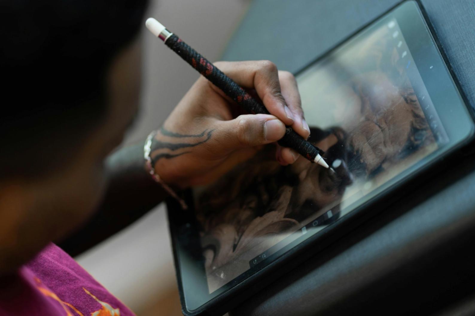 Ambiente di lavoro creativo per illustrazione digitale
